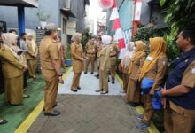 Sisir Lorong Wisata Onta Lama, Wawali Makassar Kunjungi Usaha Kerajinan Tangan dan Kue Tradisional Warga