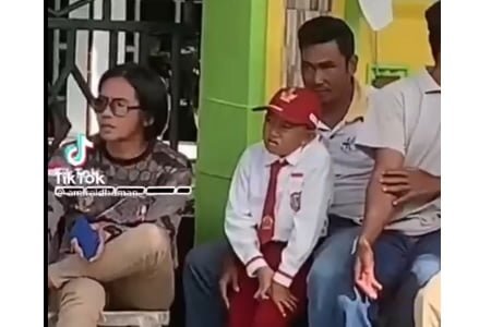 Viral, Siswa SD di Mare Dikeluarkan Dari Barisan Gerak Jalan Gara-gara Bajunya Menguning, Kepala Sekolah: Itu Tidak Benar!