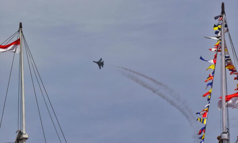Jelang Pembukaan Makassar F8, Koopsud II Gelar Latihan Terjunkan Tiga Sukhoi