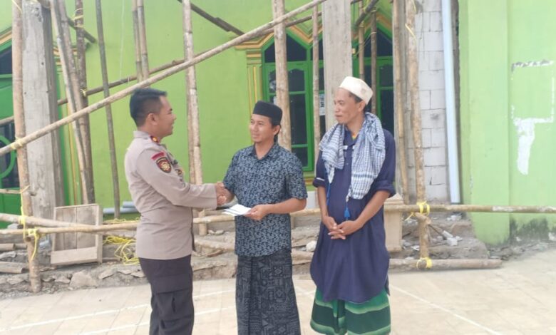 Safari Jumat, Kapolsek Bungoro Salurkan Bantuan Pemugaran Masjid