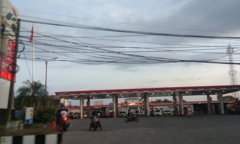 Sejumlah SPBU Ramai Antri Pengendara Isi BBM Tanpa Hambatan