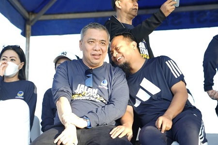 Gubernur Andi Sudirman dan Ahmad Ali Perlihatkan Keakraban di Jalan Sehat Partai Nasdem