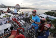Damkar Makassar Ajak Pengunjung F8 Main Rappelling