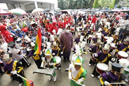 Bunda PAUD Lepas Peserta Pawai dan Drum Band TK se-Kota Makassar