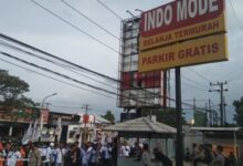 Buntut PHK Karyawan, Massa Blokade Indo Mode Alauddin