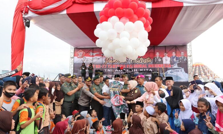 Wali Kota Makassar Ajak Warganya Mengenal Alutsista TNI