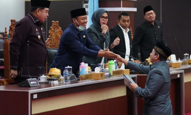 Disetujui, Gubernur Bersama DPRD Sulsel Teken Perda APBD Perubahan TA 2022