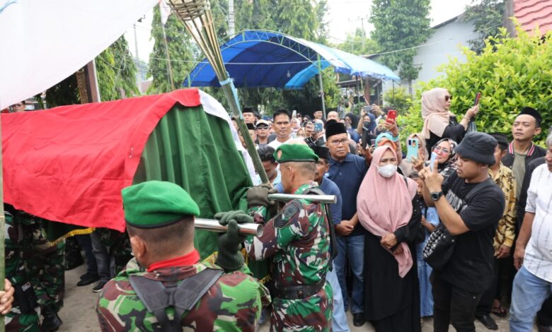 Hadiri Pemakaman Andi Sukri Sappewali, Danny Pomanto: Beliau Kakak, Senior, dan Tauladan