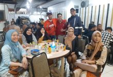 Rudianto Lallo Siapkan Seragam Pengurus IKA Unhas Makassar