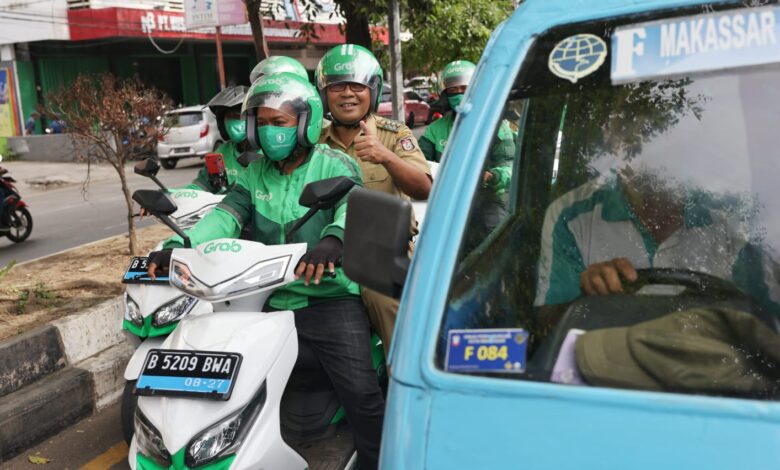Ojol Day Pekan Keenam, Danny Pomanto Naik Grab Menuju Dukcapil