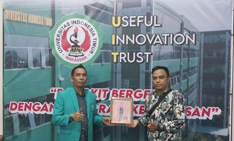 Rektor UIT Terima Penghargaan dari Galeri Sulsel