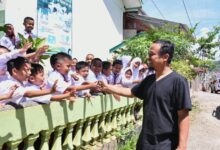 Siswa SD Negeri 163 Ara Bulukumba Girang Saat di Datangi Gubernur Andi Sudirman