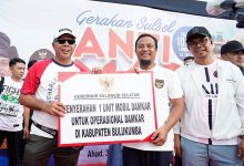 Andi Sudirman Serahkan Bantuan Mobil Damkar Usai Jalan Santai Anti Mager di Bulukumba