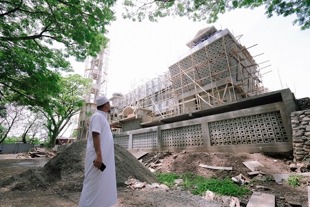 Tinjau Pembangunan Masjid Nurul Amir, Gubernur Andi Sudirman: Fisik Sudah 50 Persen