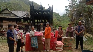 Gubernur Sulsel Bantu Logistik Korban Terdampak Kebakaran Rumah Tongkonan di Toraja