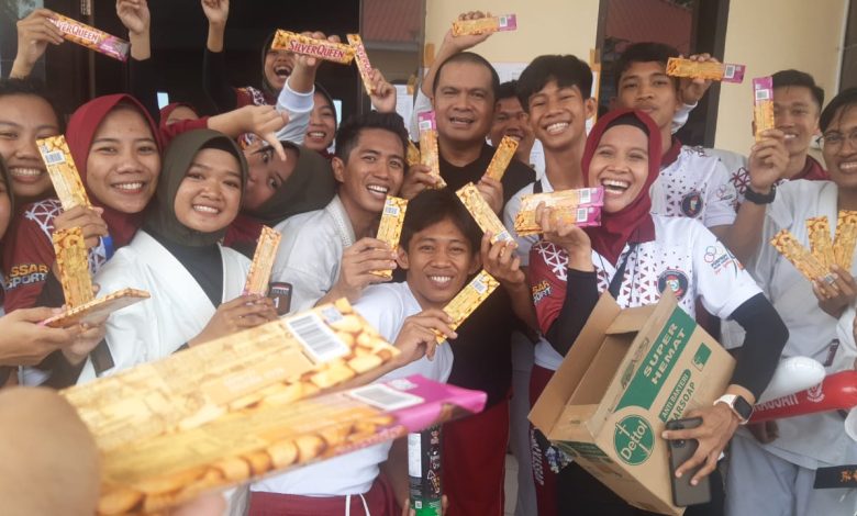 Sebatang Coklat, Tanda Cinta Untuk Atlet Kempo Makassar