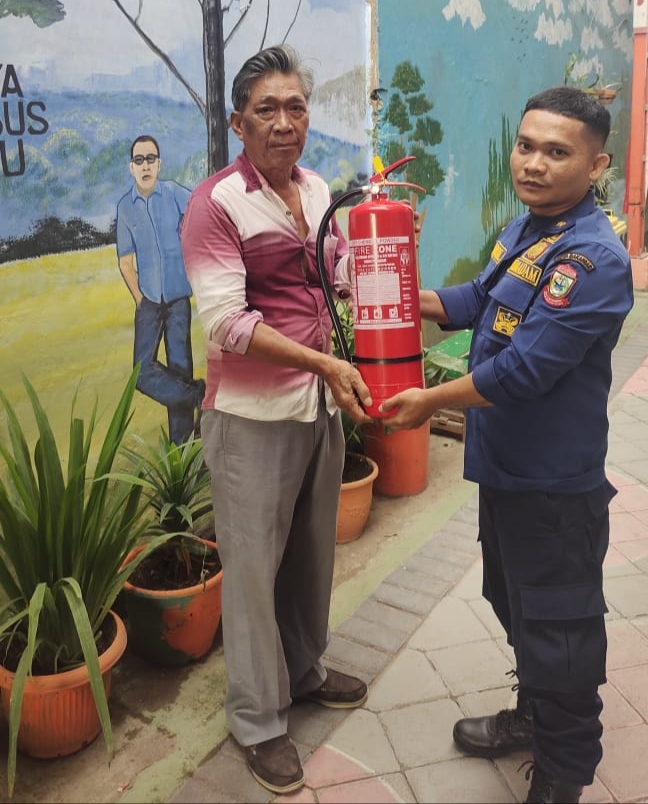 Dinas Damkar Makassar Suplai Alat Pemadam Kebakaran di Lorong Wisata