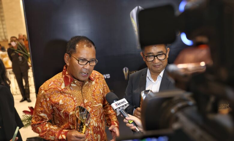 Dianggap Sukses Bangun Ekonomi Berkelanjutan, Danny Pomanto Terima Penghargaan Indonesia Award 2022