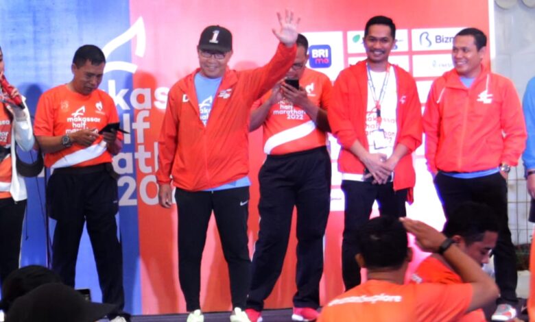 Ribuan Peserta Makassar Half Marathon 2022 Dilepas Wali Kota Danny Pomanto