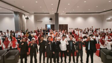 Ratusan Mahasiswa Baru Universitas Handayani Kuliah Umum, Ketua DPRD Rudianto Lallo Hadir Memberi Motivasi