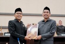 Rudianto Lallo dan Wali Kota Makassar Teken Rancangan Perubahan APBD Kota Makassar 2022