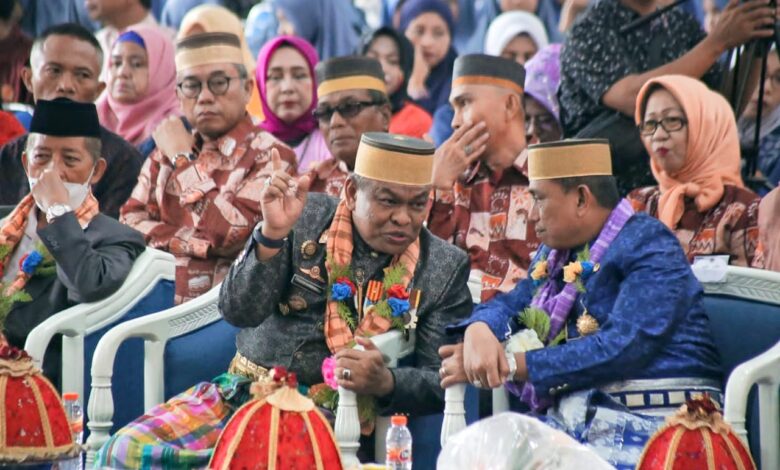 Di Pelantikan Pengurus KKMB Wajo, Amran Mahmud dan Fahsar Padjalangi Singgung Soal Perjanjian Tellumpoccoe