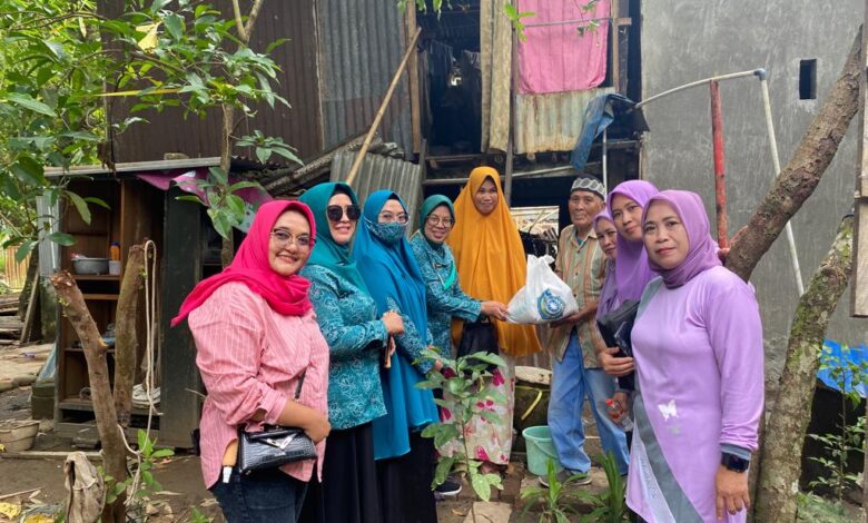 Warga Kurang Mampu di Tiga Daerah, Dapat Paket Bantuan Sembako PKK Sulsel