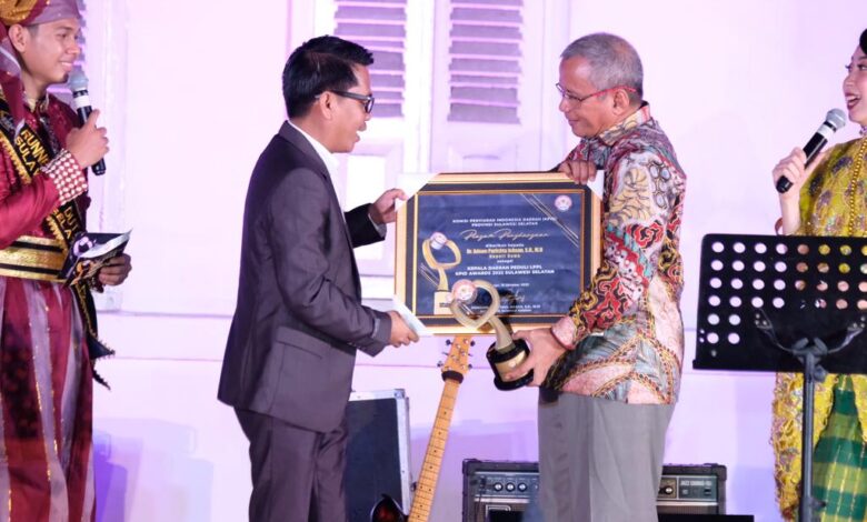 Bupati Adnan Raih Penghargaan Kepala Daerah Peduli LPPL dari KPID Sulsel