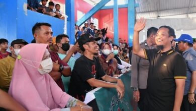 Saksikan Pertandingan Voli PORPROV di Bulukumba, Gubernur Andi Sudirman Semangati Atlet