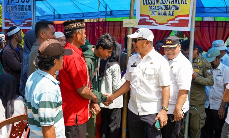 Diawali di Desa Barombong, Bupati Andi Utta Pantau Pilkades Serentak