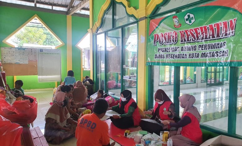 Personil TGC Dinkes Makassar Sasar Warga Terdampak Banjir, Pastikan Kesehatan Warga