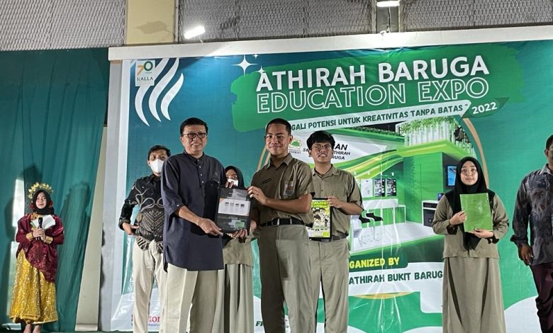 SMA Islam Athirah Bukit Baruga Pamerkan Dua Belas Website dan Komik Digital di Education Expo