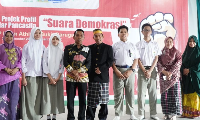 Syaharuddin Alrif Bakar Semangat Siswa SMP Islam Athirah Bukit Baruga