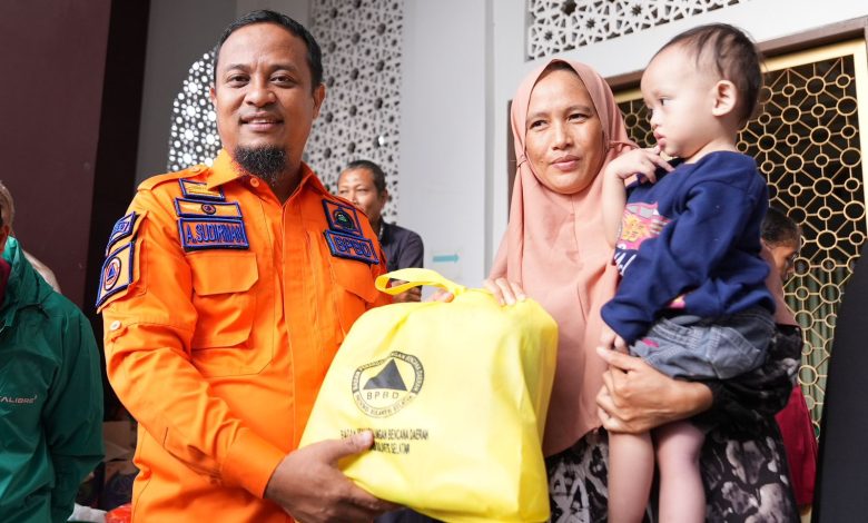Andi Sudirman Tinjau dan Bawa Bantuan untuk Korban Banjir di Biringkanaya