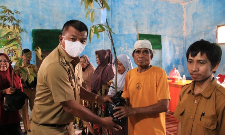 Bibit Unggul Diserahkan, Bupati Andi Utta Harap Produksi Petani di Dampang dan Gantarang Meningkat