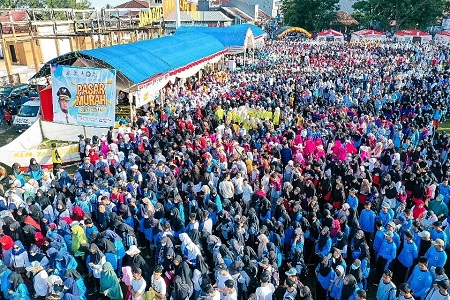 Jalan Sehat Anti Mager di Selayar, Gubernur Bagikan Bibit Jeruk Keprok
