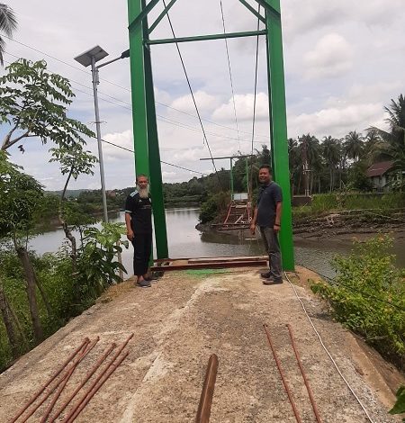 Ditarget Selesai Bulan Ini, Pembangunan Jembatan Gantung Desa Polewali Kajuara Dipercepat