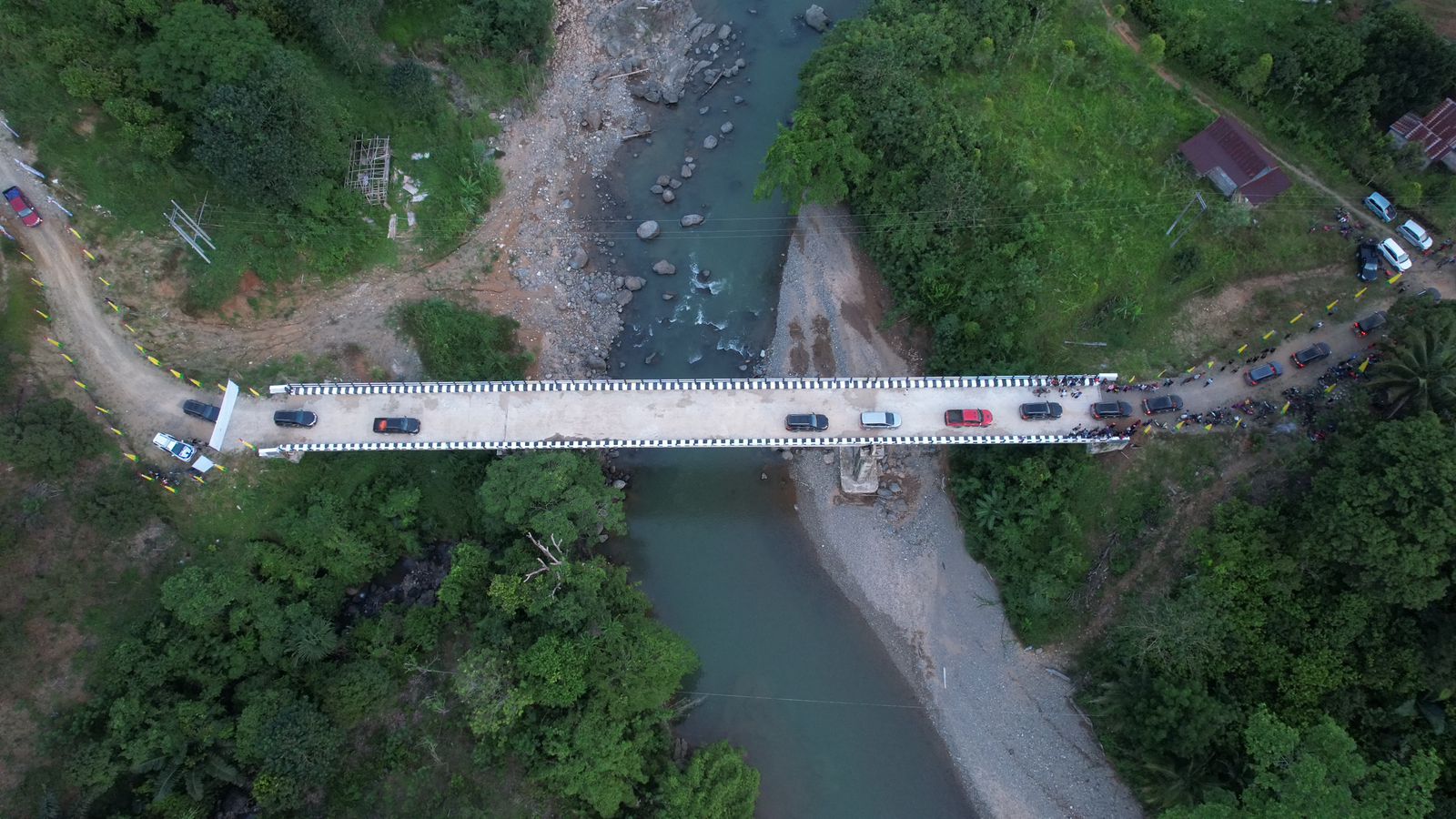 Jembatan Lanrange Sepanjang 90 Meter Diresmikan Gubernur Andi Sudirman