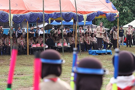 Kwarcab Makassar Beri Bantuan Dana Operasional, Fatmawati Rusdi Harap Dapat Majukan Pramuka di Tingkat Ranting
