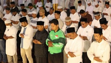 Driver Ojol Ikut Salat Subuh Berjemaah dan Doa Bersama Sambut HUT 415 Makassar