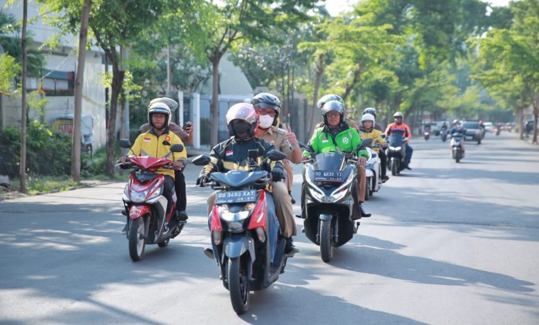 Wali Kota, Wawali dan Sekda Makassar Kompak Naik Ojol ke Tempat Tugas