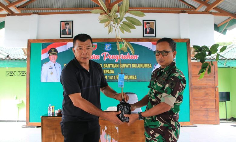 Andi Utta Bagikan 700 Pohon Bibit Unggul ke Personil Kodim 1411 Bulukumba