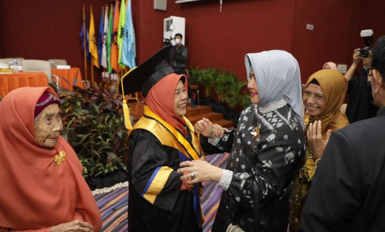 Ketua TP PKK Kota Makassar Hadiri Pengukuhan Guru Besar Halifah Pagarra