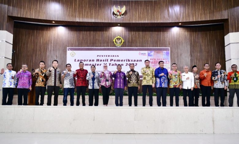 Gubernur Sulsel Tandatangani Berita Acara Serah Terima Laporan Hasil Pemeriksaan BPK