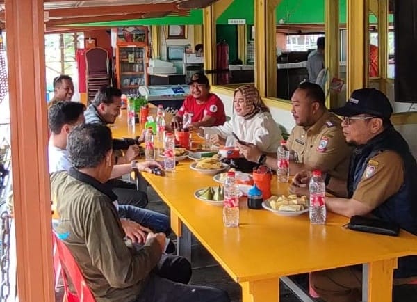 Wakil Wali Kota Makassar Ngopi Pagi di Cafe Terapung Lorong Wisata Sydney