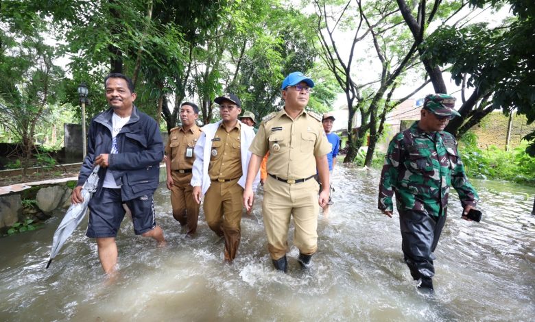 Danny Pomanto Tinjau Lokasi Banjir dan Salurkan Bantuan untuk Korban