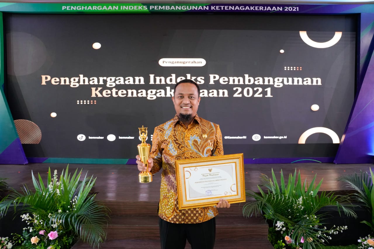 Pemprov Sulsel Terima Penghargaan IPK 2021 Urusan Ketenagakerjaan Kategori Besar Terbaik Pertama