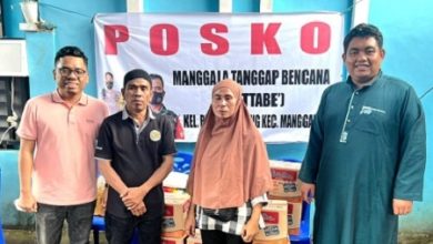 Anggota DPRD Makassar Imam Musakkar Beri Bantuan Korban Kebakaran di Manggala