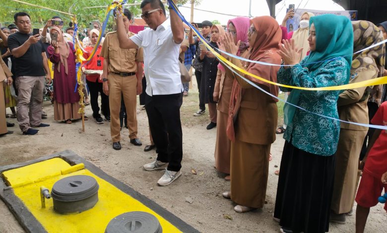 Cegah Stunting, Warga Rentan Dibagikan Jamban