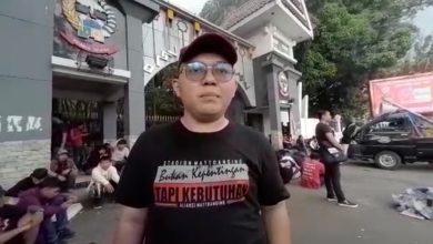 Aliansi Peduli Mattoanging Demo: Gubernur Bangun Stadion Alhamdulillah, Tak Bangun Stadion Silakan Mundur!